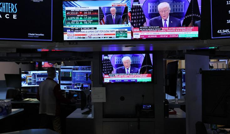 CNBC: Δασμούς έως και 100% για ορισμένα εισαγόμενα φάρμακα ετοιμάζει ο Τραμπ