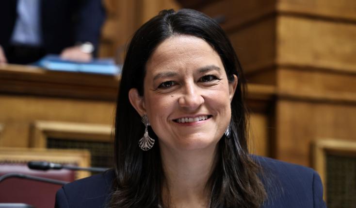 Κεραμέως: Σημαντικό βήμα για την ενίσχυση της ισότητας στην εργασία