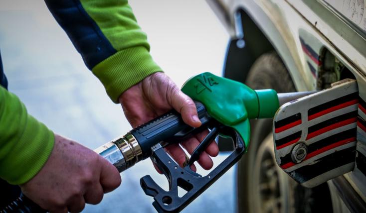 Για πρώτη φορά η χονδρική τιμή του πετρελαίου κίνησης ξεπερνάει την αμόλυβδη