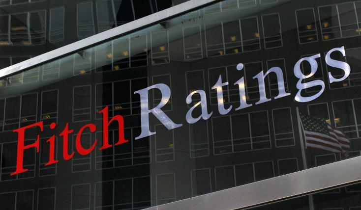 Fitch: Πώς η Ελλάδα κέρδισε τρεις αναβαθμίσεις - Το χρέος, τα πλεονάσματα και οι τράπεζες