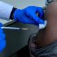 Έρευνα: Η τρίτη δόση εμβολίου παρέχει αποτελεσματική προστασία έναντι της Όμικρον