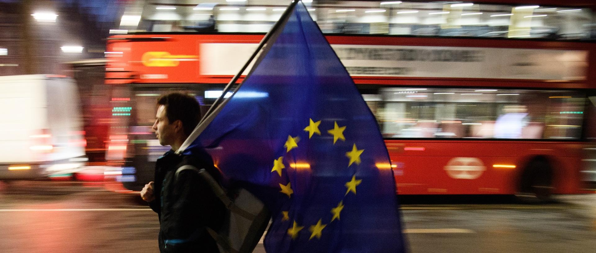 Brexit: Η Βρετανία ψηφίζει, η Ευρώπη αγωνιά