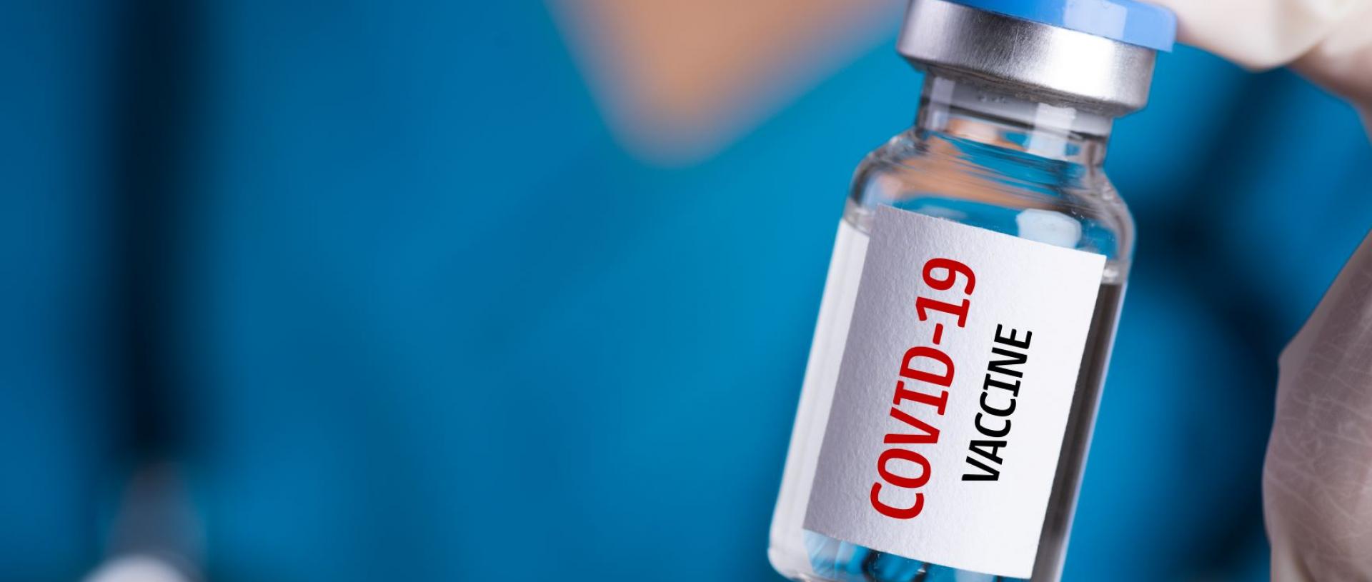 Bloomberg: Οι πρώτες 1 δισεκατομμύριο δόσεις εμβολίου