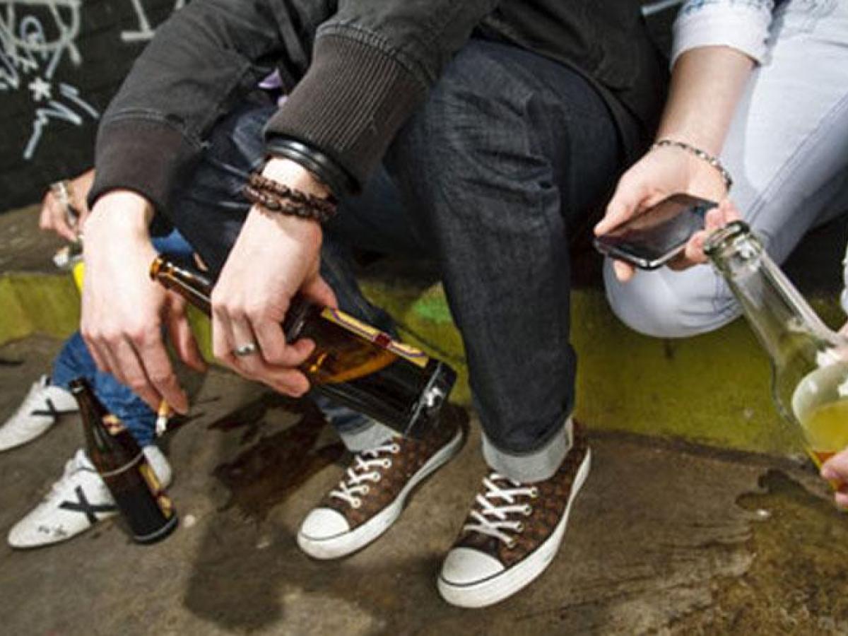 Αλκοολική Τοξίκωση στα παιδιά - Τι πρέπει να ξέρουν οι ανήλικοι αλλά και οι  γονείς τους | Insider