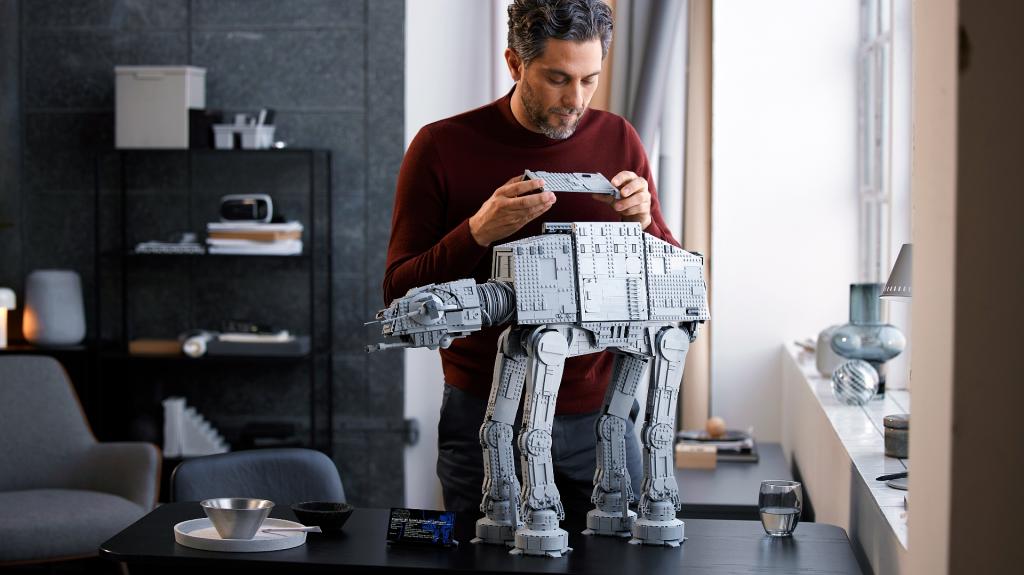 Το νέο σετ AT-AT Star Wars της Lego είναι τόσο μεγάλο όσο ένας σκύλος 