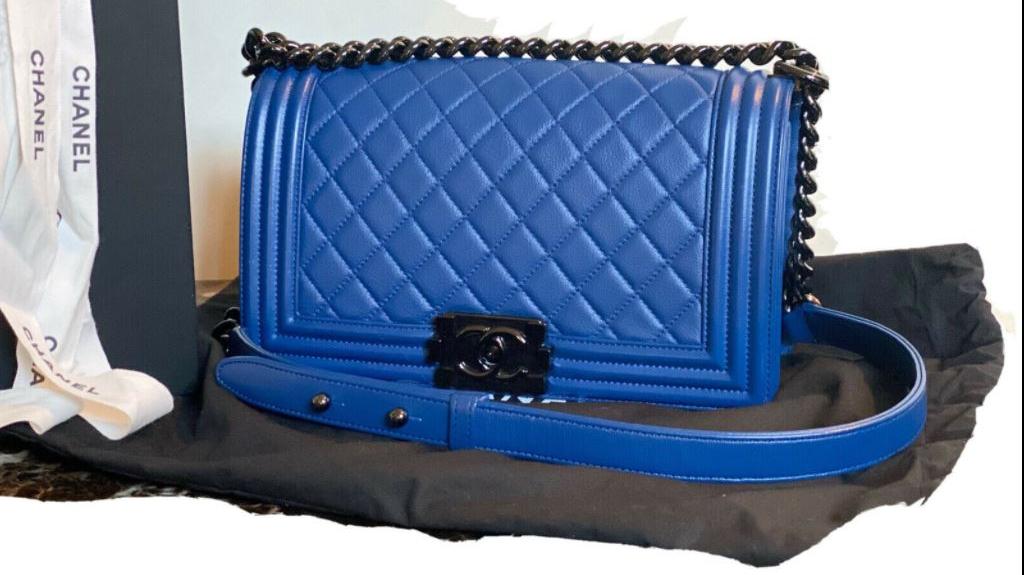 Spend It: Η πρώτη δημοπρασία με luxury τσάντες Miu Miu, Chanel αι Prada έρχεται στο Ebay