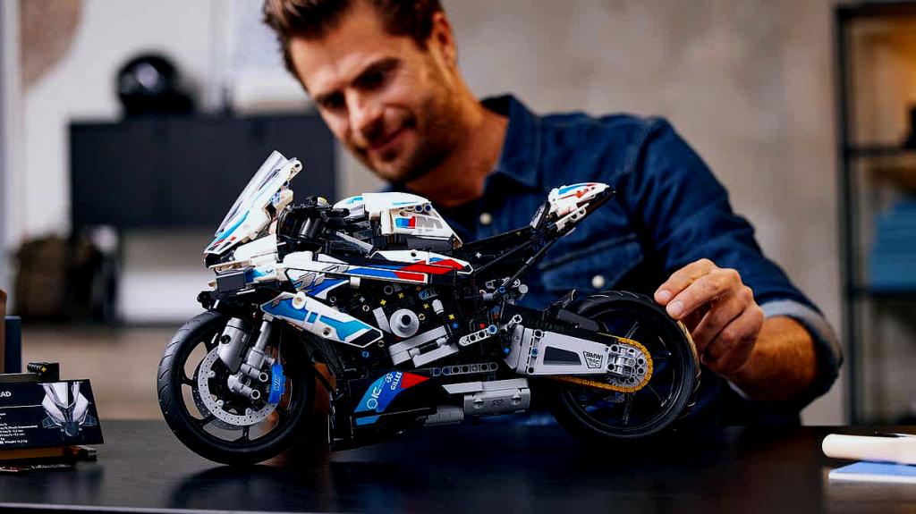 LEGO Technic BMW M 1000 RR: Φτιάξτε μια superbike με 1.920 «τουβλάκια»