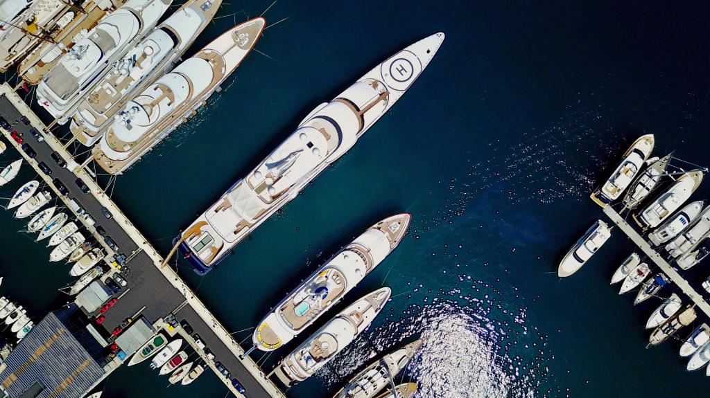 Super yachts: Ρεκόρ παραγγελιών για πολυτελή σκάφη από τους δισεκατομμυριούχους του πλανήτη