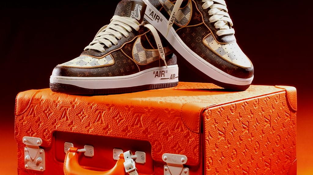 Louis Vuitton x Nike Air Force 1: Σε δημοπρασία από τον Sotheby's τα πολυπόθητα sneakers του Virgil Abloh