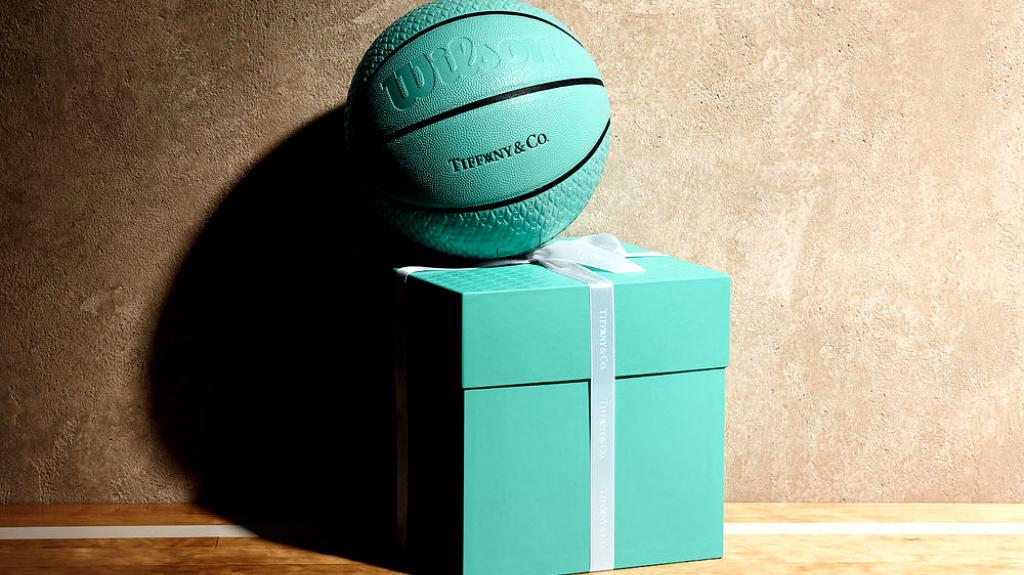 Tiffany & Co. και Cleveland Cavaliers παίζουν με μια μπάλα μπάσκετ 575 δολαρίων