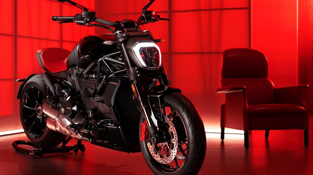 Ducati XDiavel Nera: H limited edition του ιταλικού power-cruiser έχει δερμάτινο... σαλόνι