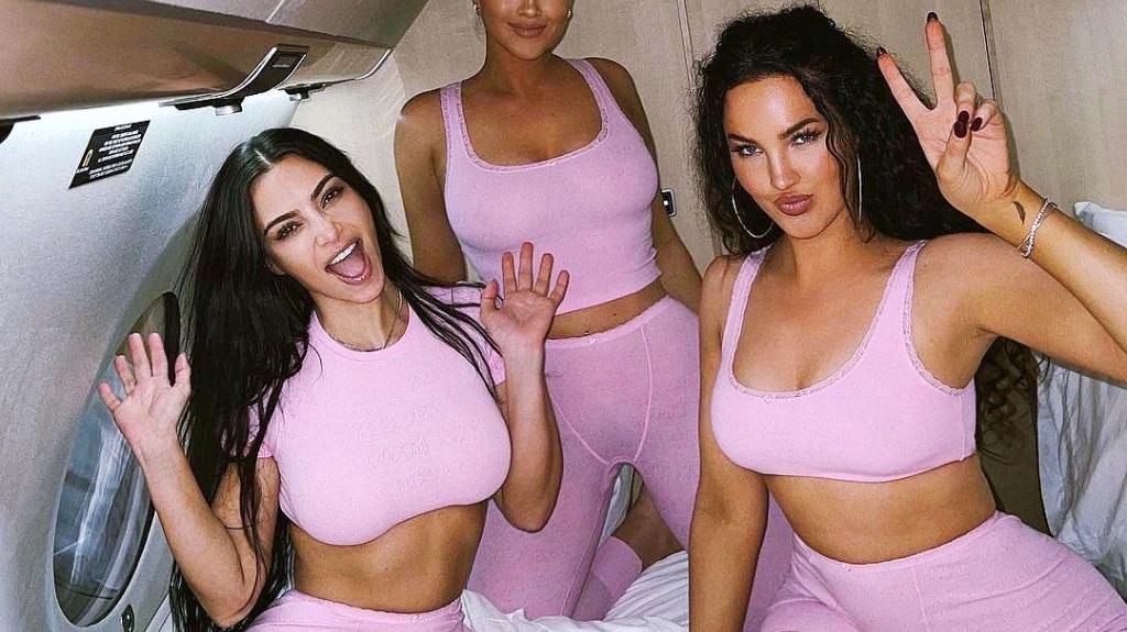 Kim Kardashian: Έκανε sleepover με τις φίλες της στα 30.000 πόδια σε ιδιωτικό τζετ 