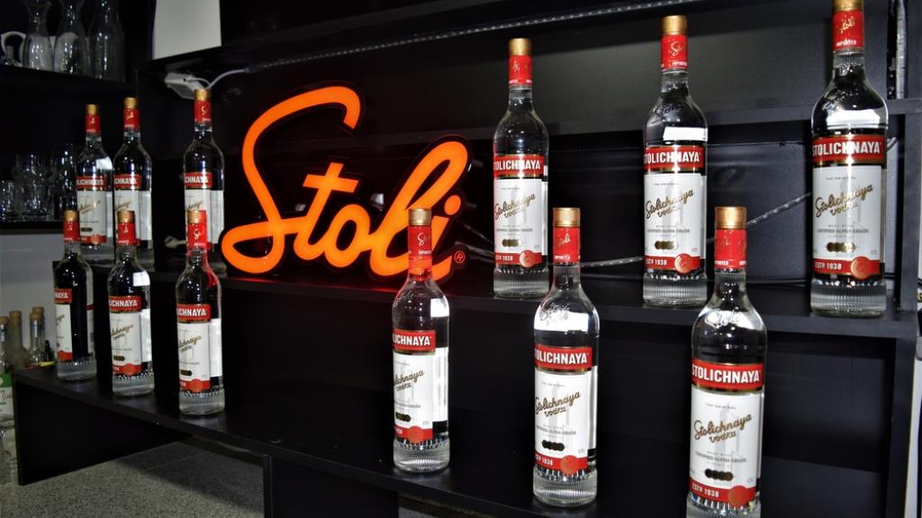 Βότκα Stolichnaya: Γίνεται πλέον Stoli για να τονίσει ότι είναι 100% μη ρωσική βότκα