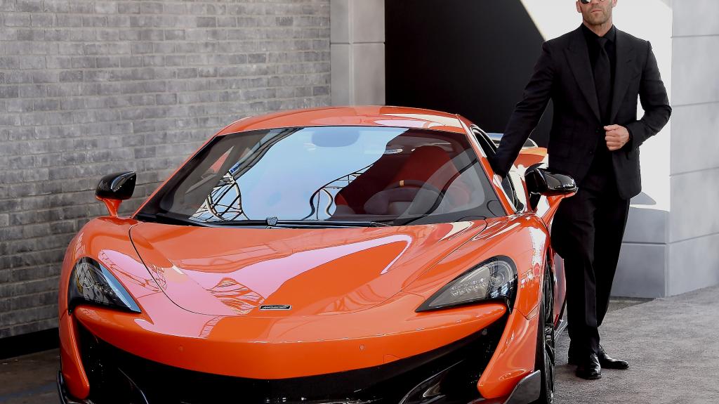 Jason Statham: Mια κλεφτή ματιά στα εξωφρενικά supercars που έχει στο γκαράζ του ο Βρετανός action hero