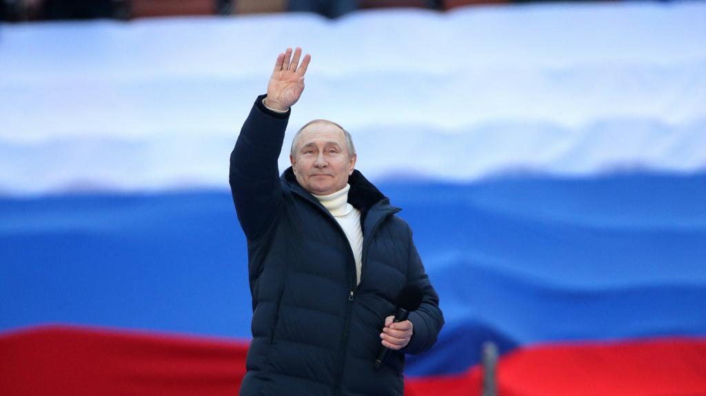 Βλαντιμίρ Πούτιν: Προωθεί τον πόλεμο στην Ουκρανία φορώντας μπουφάν Loro Piana 14.000 δολαρίων 