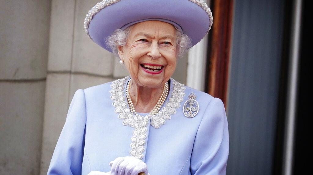 Βασίλισσα Ελισάβετ: Αποστάγματα βασιλικής σοφίας για το καθήκον, το γάμο, τη μητρότητα και την αγάπη