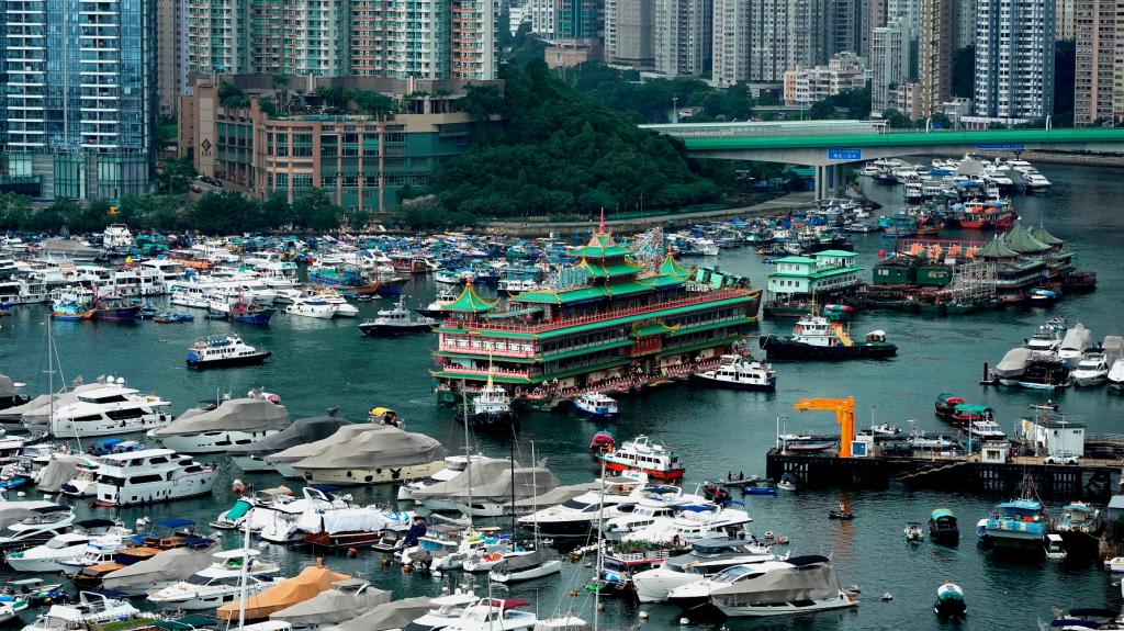 Jumbo Floating Restaurant: Το διάσημο πλωτό εστιατόριο του Χονγκ Κονγκ μόλις βυθίστηκε στη Θάλασσα της Κίνας