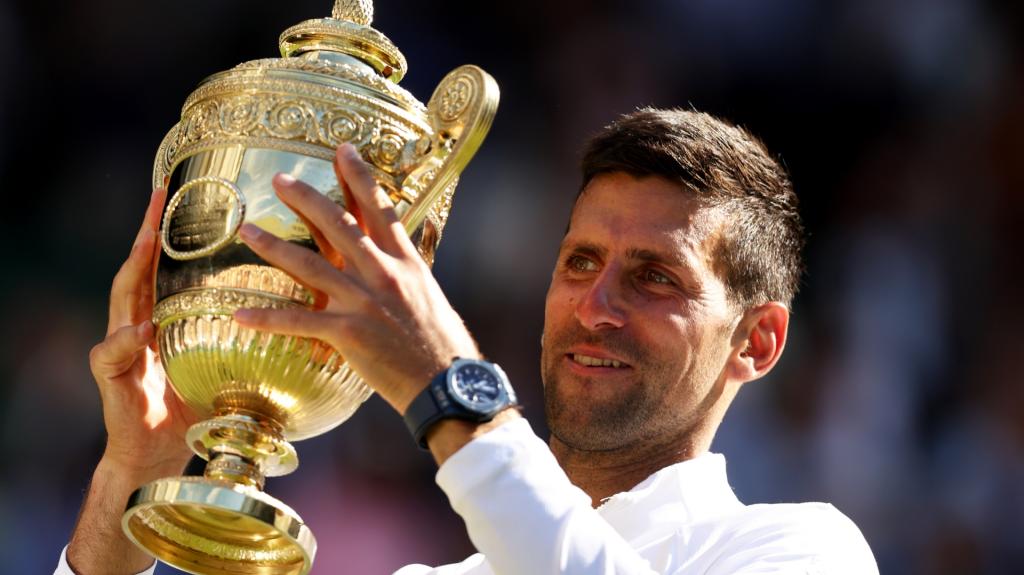 Novak Djokovic: Κέρδισε τον τελικό του Wimbledon φορώντας ένα μπλε κεραμικό ρολόι Hublot αξίας 24.000 δολαρίων