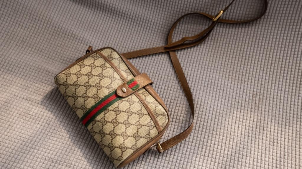 H ζήτηση για τα vintage ρούχα και αξεσουάρ του οίκου Gucci αυξήθηκε κατά 500% το 2022