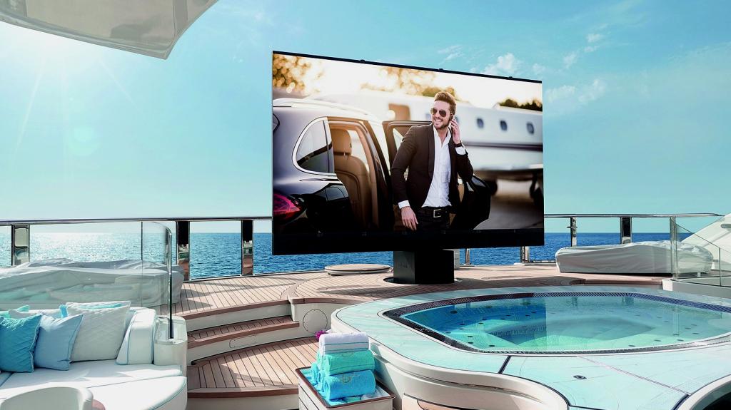 C-SEED και Porsche Design παρουσιάζουν τη μεγαλύτερη αναδιπλούμενη εξωτερική τηλεόραση στον κόσμο