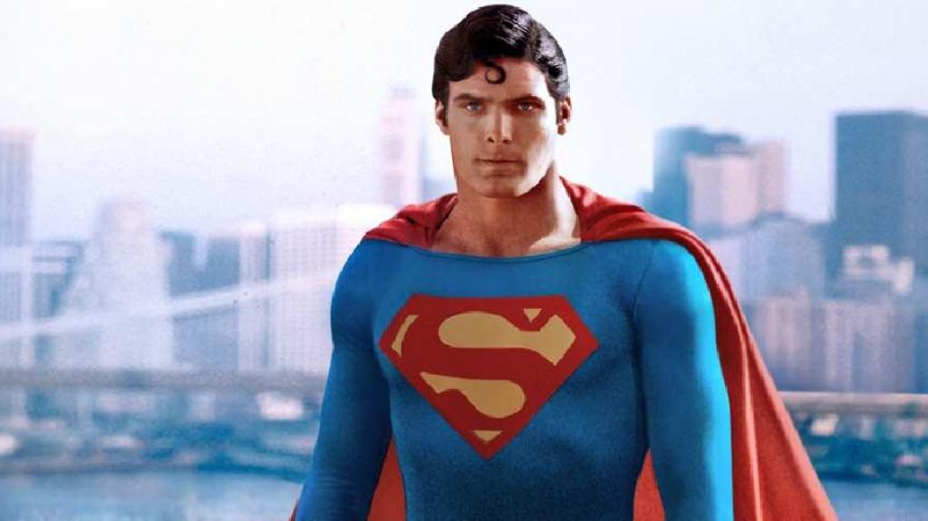 Superman: Η στολή του που φόρεσε ο Christopher Reeve στις ταινίες του βγαίνει σε δημοπρασία