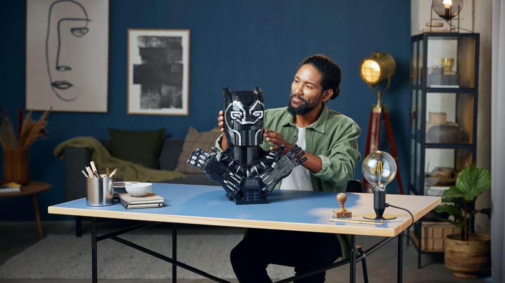 LEGO και Marvel στήνουν την προτομή του Black Panther σε ένα σετ 45 εκατοστών με 2.961 κομμάτια