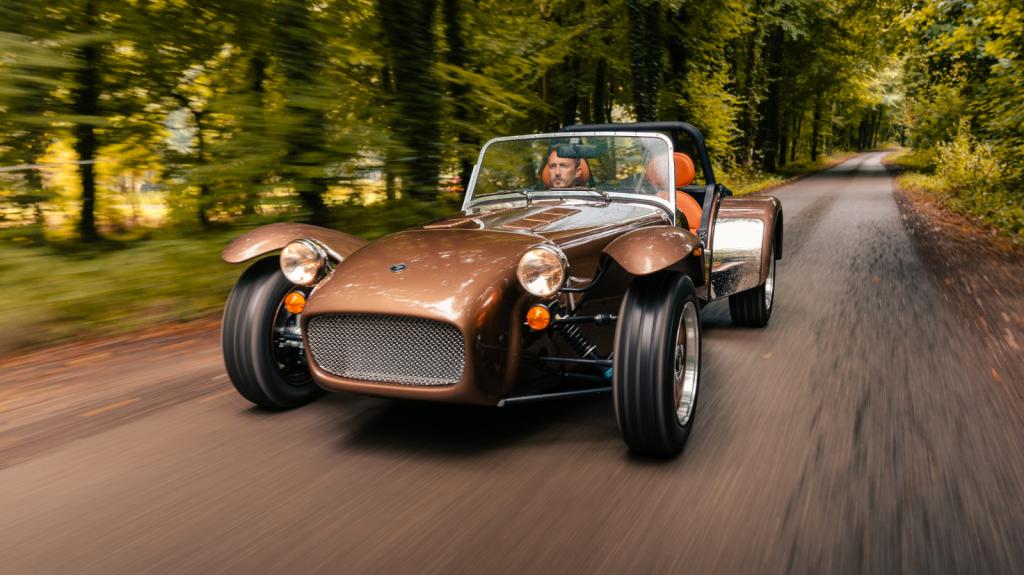 Caterham Super Seven 2000: Vintage DNA και σύγχρονες επιδόσεις σε ένα νεοκλασικό αυτοκίνητο