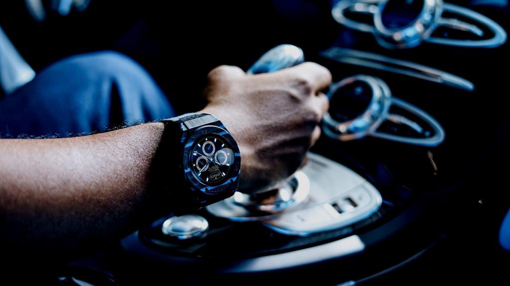 Bugatti Carbone Limited Edition: Το πρώτο smartwatch στον κόσμο κατασκευασμένο εξολοκλήρου από ανθρακονήματα