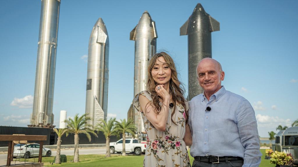 SpaceX: Ο Ντένις Τίτο, ο πρώτος διαστημικός τουρίστας στον κόσμο, και η σύζυγός του, θα ταξιδέψουν γύρω από τη Σελήνη 
