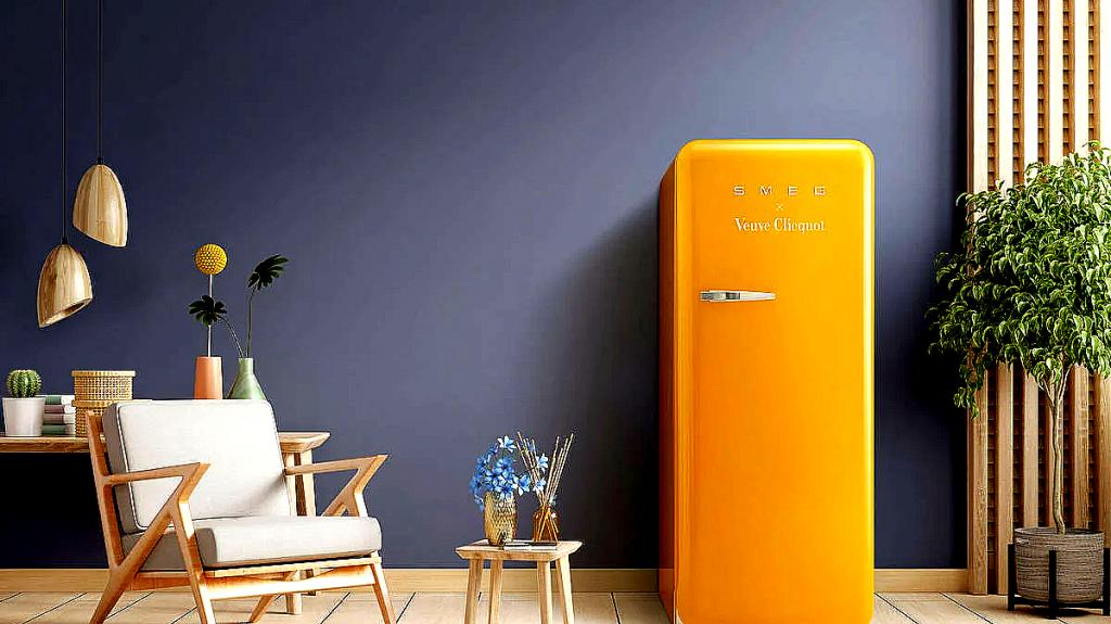 Veuve Clicquot και Smeg παρουσιάζουν δύο design ψυγεία για να φιλοξενούν τη σαμπάνια σας σε σωστή θερμοκρασία