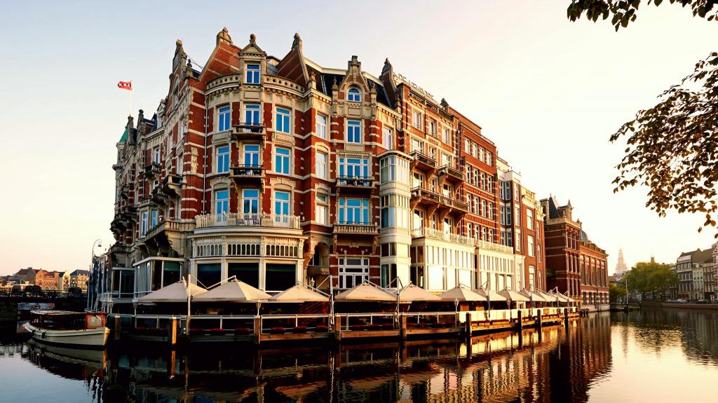 Hotel De L’Europe: Τώρα μπορείτε να κλείσετε το ιστορικότερο ξενοδοχείο του Άμστερνταμ με 1,3 εκατ. δολάρια