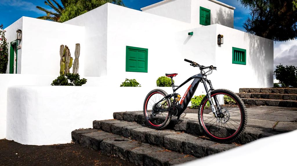 Audi Electric Mountain Bike Powered by Fantic: Ένα νέο ηλεκτρικό ποδήλατο με DNA από το ράλι του Ντακάρ