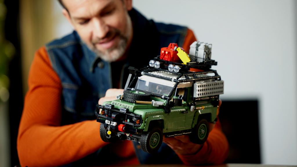 LEGO: Το Land Rover Defender 90 επιστρέφει σε ένα ρεαλιστικό σετ περιπέτειας με 2.336 τουβλάκια