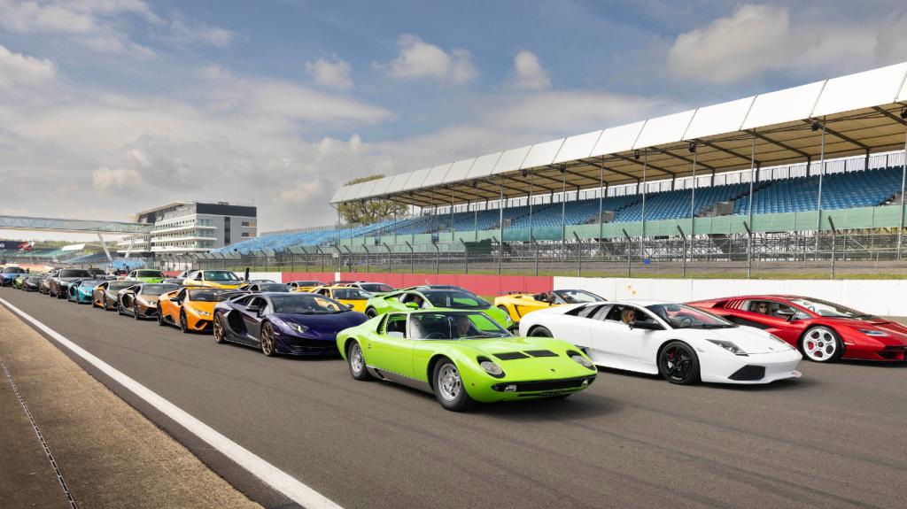 Lamborghini Day: 382 supercars γιόρτασαν την 60ή επέτειο της μάρκας στο SIlverstone με συγκέντρωση-ρεκόρ