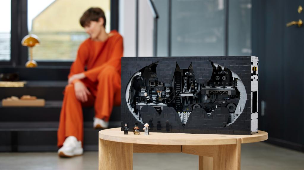 «Batman Returns» Batcave Shadowbox Set: Η LEGO φτιάχνει τη σπηλιά του «σκοτεινού ιππότη» με 3.981 τουβλάκια