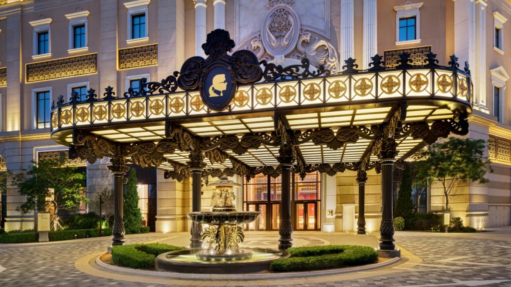 Karl Lagerfeld Macau: Tο μοναδικό ξενοδοχείο στον κόσμο σχεδιασμένο από τον θρύλο της μόδας ανοίγει στο πάμπλουτο Μακάο
