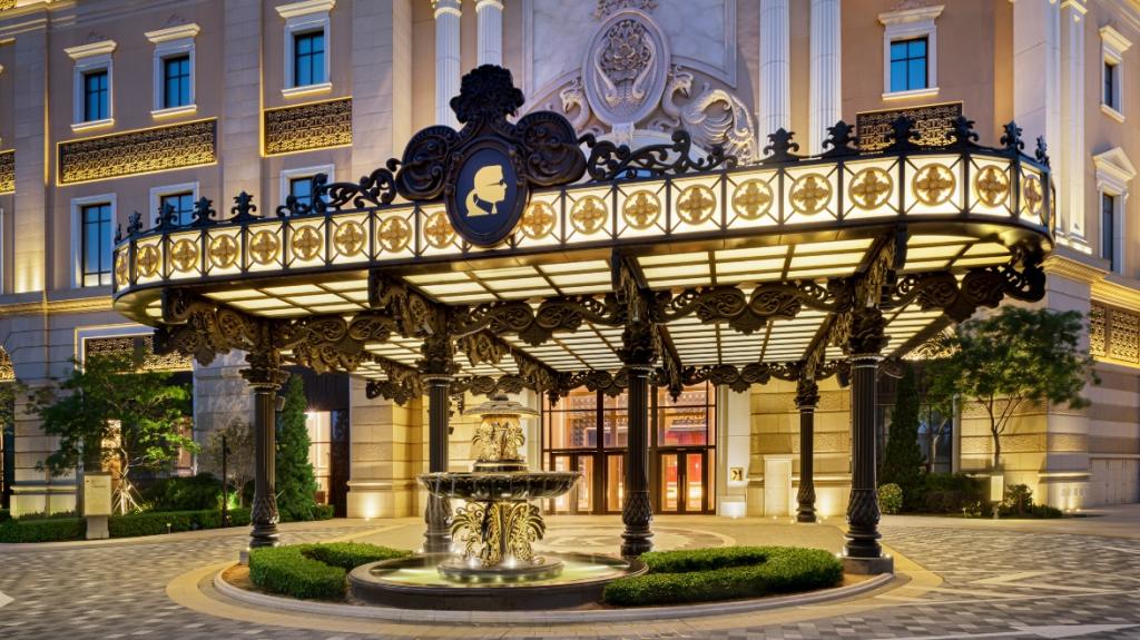 Karl Lagerfeld Macau: Tο μοναδικό ξενοδοχείο στον κόσμο σχεδιασμένο από τον θρύλο της μόδας ανοίγει στο πάμπλουτο Μακάο