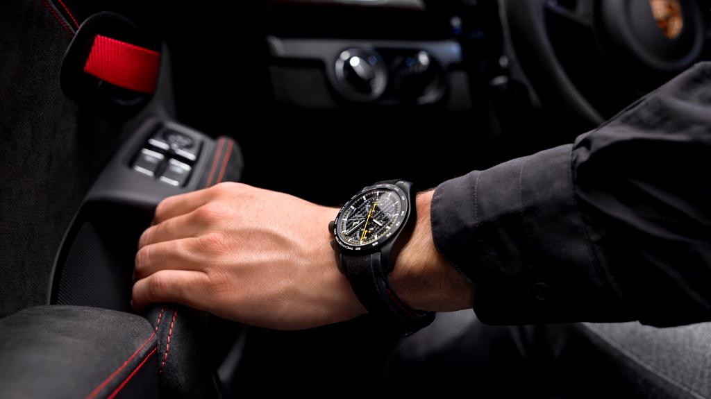 Porsche Design Chronograph 718 Spyder RS: Ένα χειροποίητο ρολόι για τους ιδιοκτήτες της νέας Porsche 718 Spyder RS