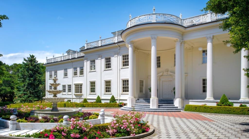 Γίνε πλανητάρχης: Ένα ακίνητο-αντίγραφο του Λευκού Οίκου κοστίζει 39 εκατ. δολάρια κι έχει το δικό του Οβάλ Γραφείο