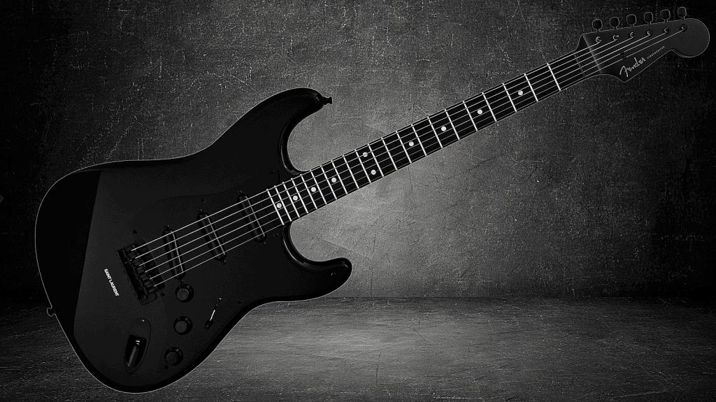 Saint Laurent x Fender Stratocaster: Μόδα και μουσική συναντιούνται σε μια νέα limited edition ηλεκτρική κιθάρα