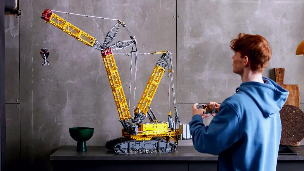 LEGO Liebherr Crawler Crane Set: Το μεγαλύτερο τεχνικό σετ της LEGO είναι ένα γερανός 2.883 τεμαχίων με ύψος 1 μέτρο