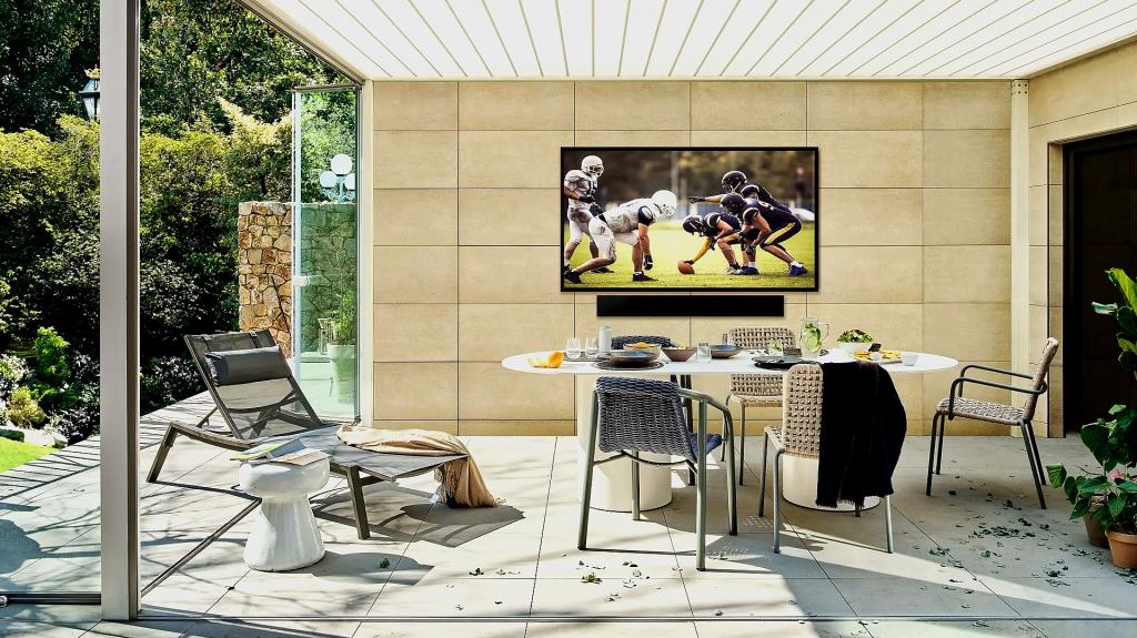 Samsung 85" Class The Terrace Full Sun Neo QLED 4K: Η μεγαλύτερη τηλεόραση εξωτερικού χώρου μέχρι σήμερα 