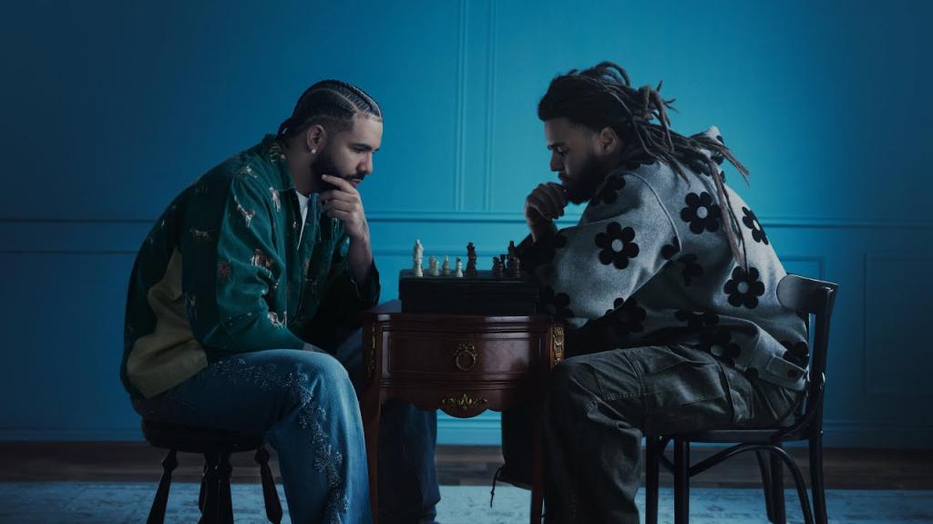 Η διαμαντένια αλυσίδα 50 καρατίων του Drake πρωταγωνιστεί στο τελευταίο του βίντεο κλιπ
