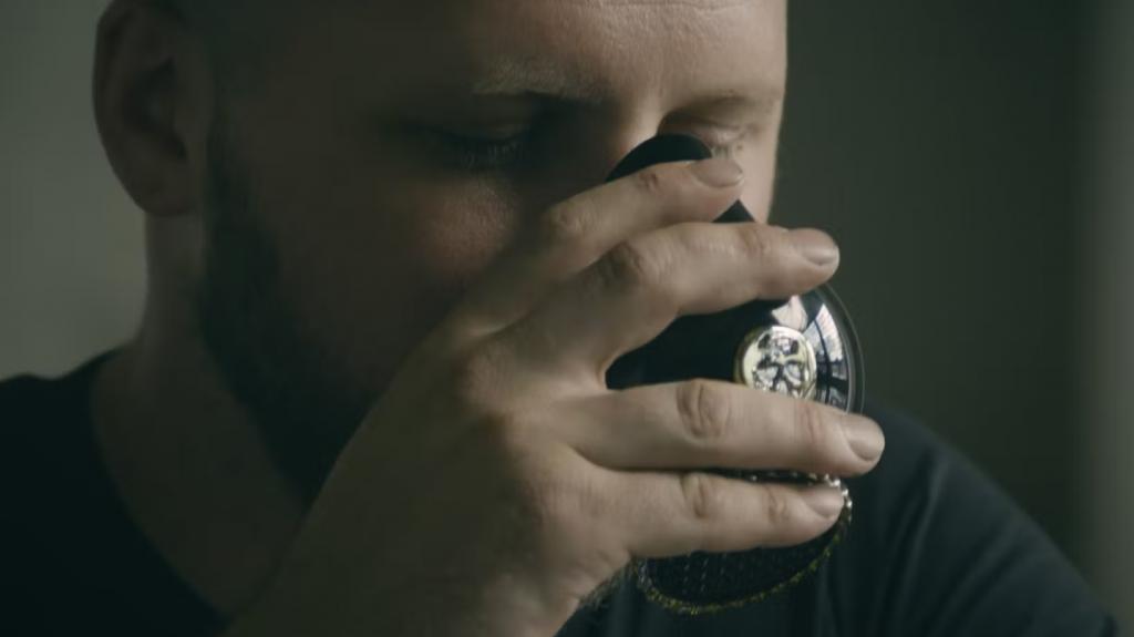Ο νέος τρόπος για να πίνετε ουίσκι: Ένα ποτήρι σε σχήμα μάσκας