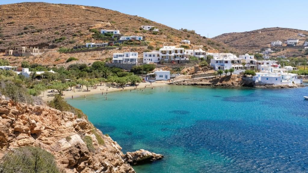 Σίφνος: Ώρα να βουτήξετε στην καρτ-ποστάλ των Κυκλάδων