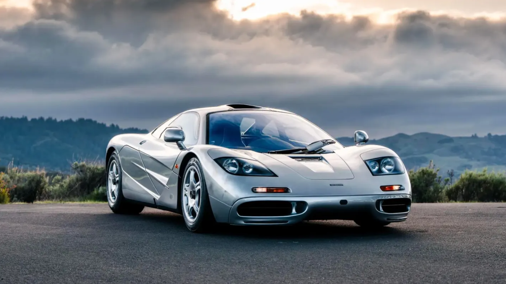 Μία McLaren F1 από το 1997 πάει να σπάσει τα κοντέρ