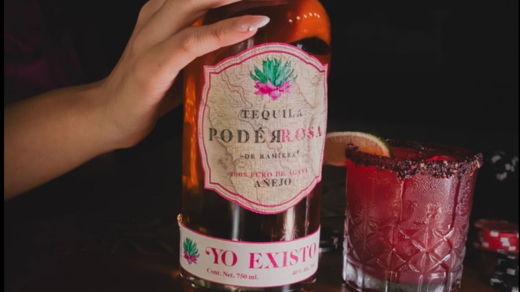 Ένα σφηνάκι από τη finest τεκίλα του έτους