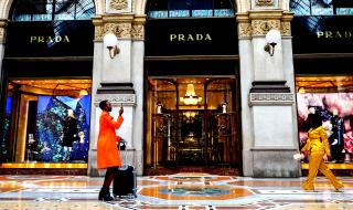 Αντίο Gucci - Η Prada είναι πλέον το πιο hot brand στον πλανήτη της μόδας