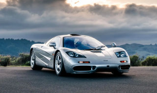 Μία McLaren F1 από το 1997 πάει να σπάσει τα κοντέρ