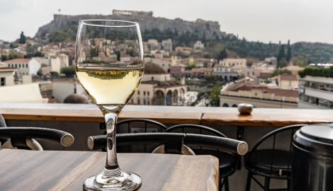 Forbes: Στην ελίτ της παγκόσμιας οινοποιοίας η Ελλάδα - Τα κρασιά που «μάγεψαν»